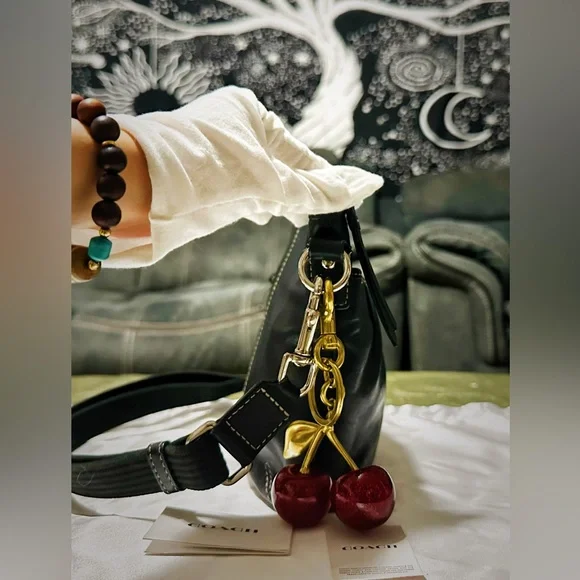 Vintage Coach soho shoulder bag Black soft Leather with red Cherry Charm - Picture 15 of 17